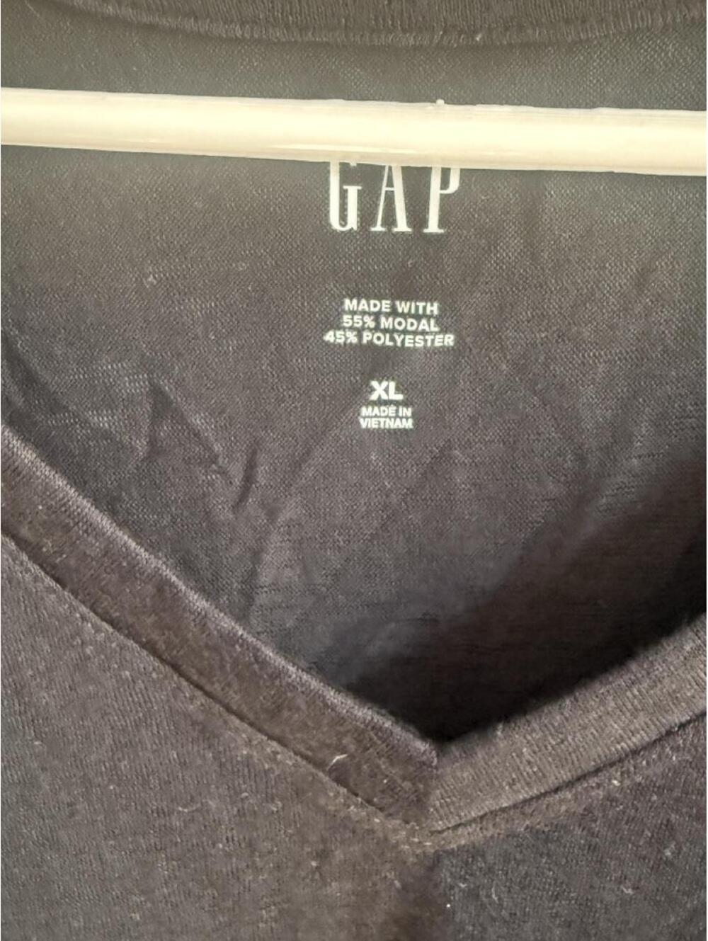 GAP Black V-Neck T-Shirt XL Made in Vietnam - Picture 3 of 3